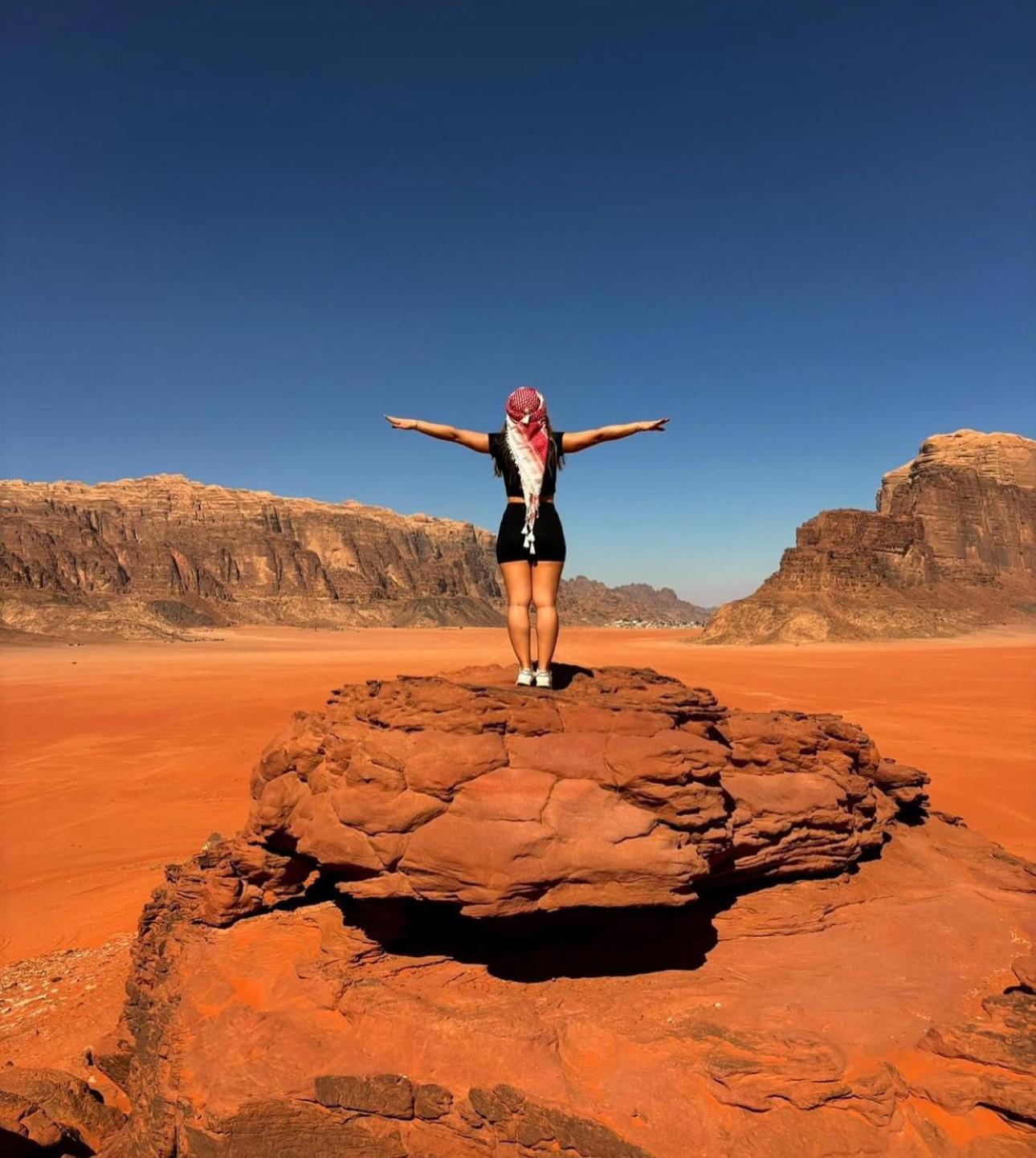 Wadi Rum Anwar Luxury Camp Экстерьер фото