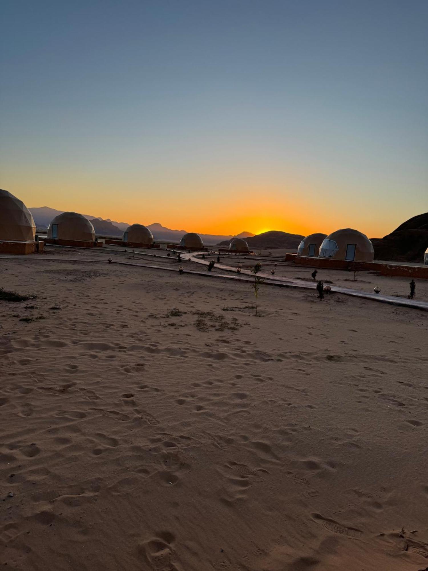 Wadi Rum Anwar Luxury Camp Экстерьер фото