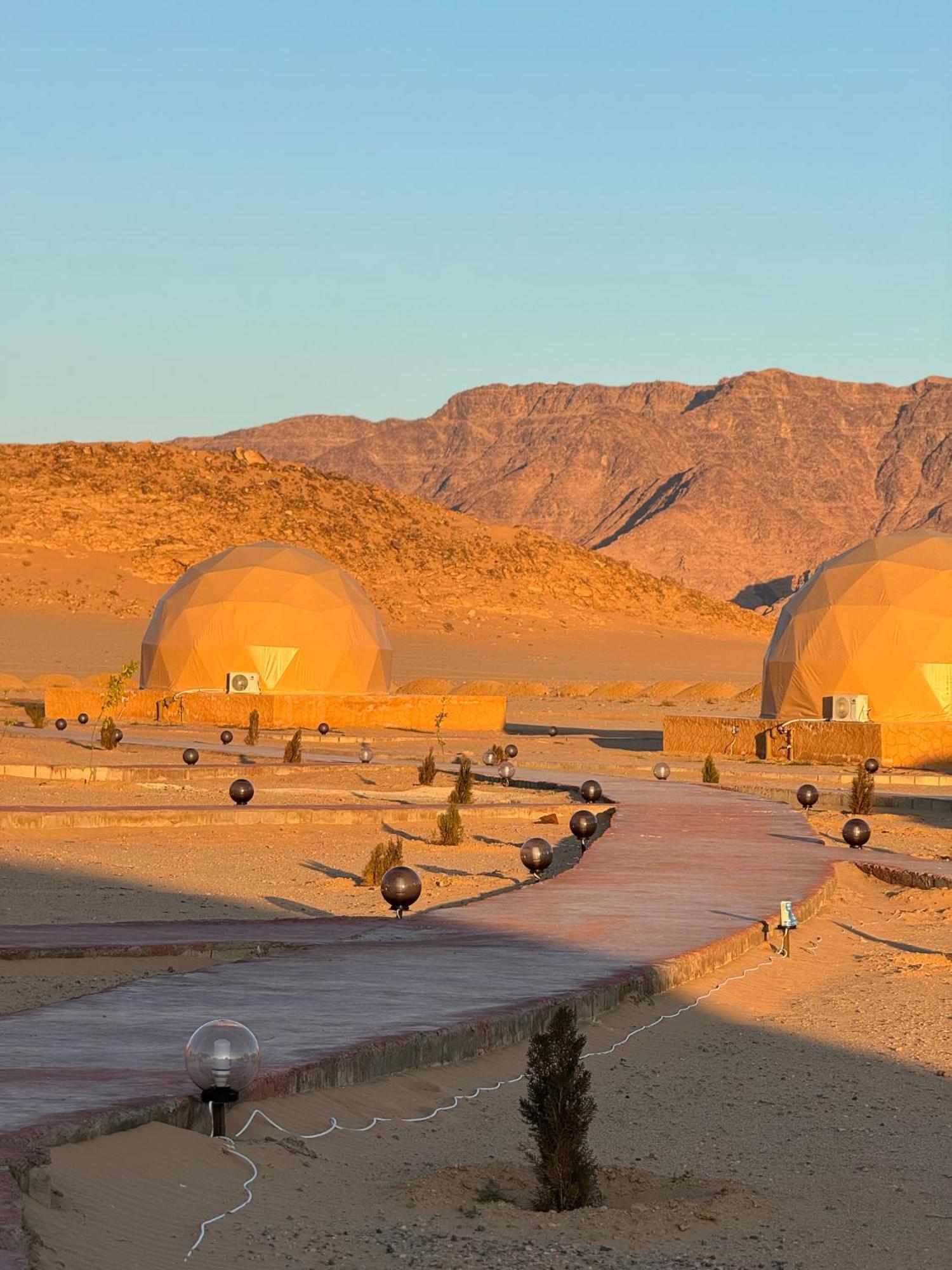 Wadi Rum Anwar Luxury Camp Экстерьер фото
